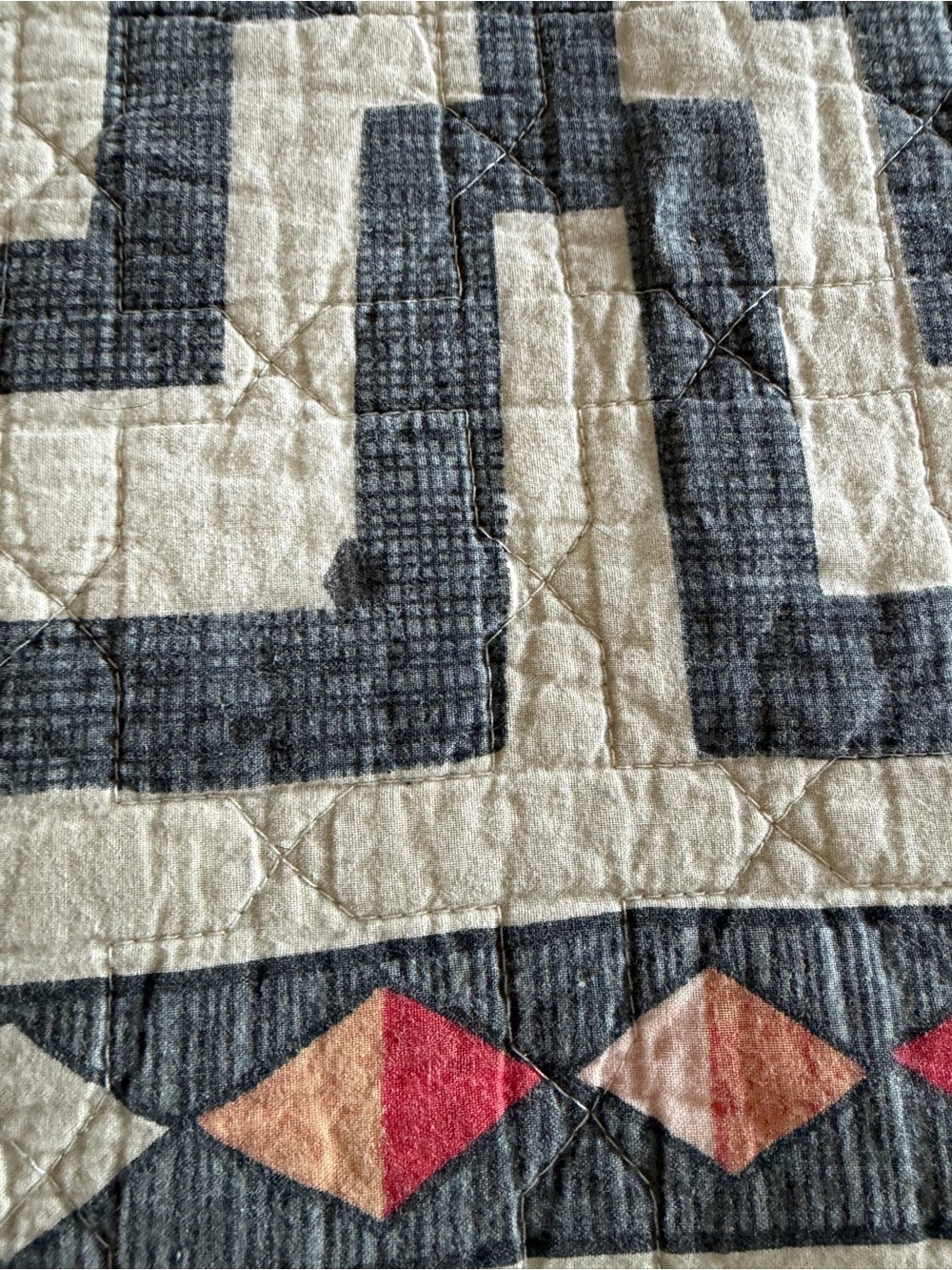 Hypnotic 3-Piece King Quilt Set — Black and Cream Geometric. - Picture 5 of 5